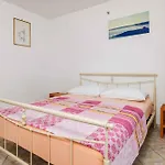 Apartamento In 39180 Crikvenica