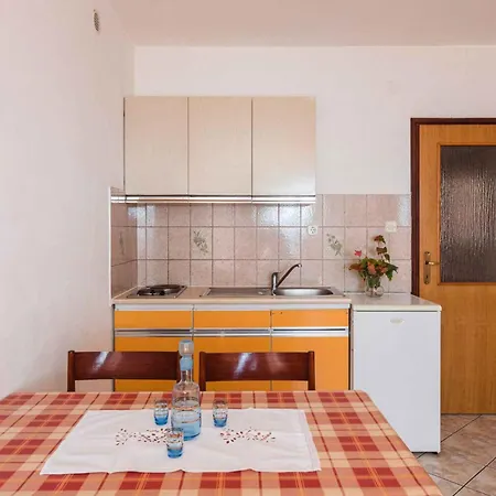 Apartamento In 39180 Crikvenica