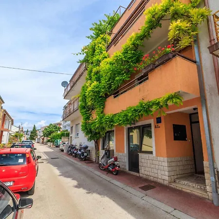 Apartment In 39180 Crikvenica